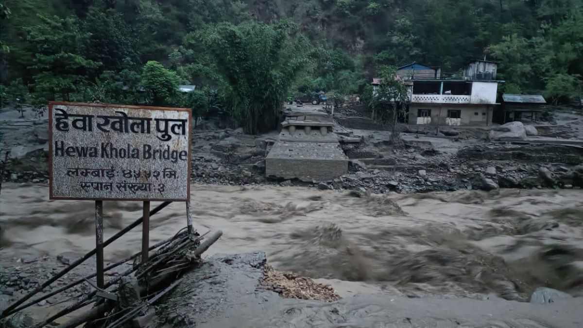 बाढी–पहिरोबाट विभिन्न राजमार्गहरु अवरूद्ध